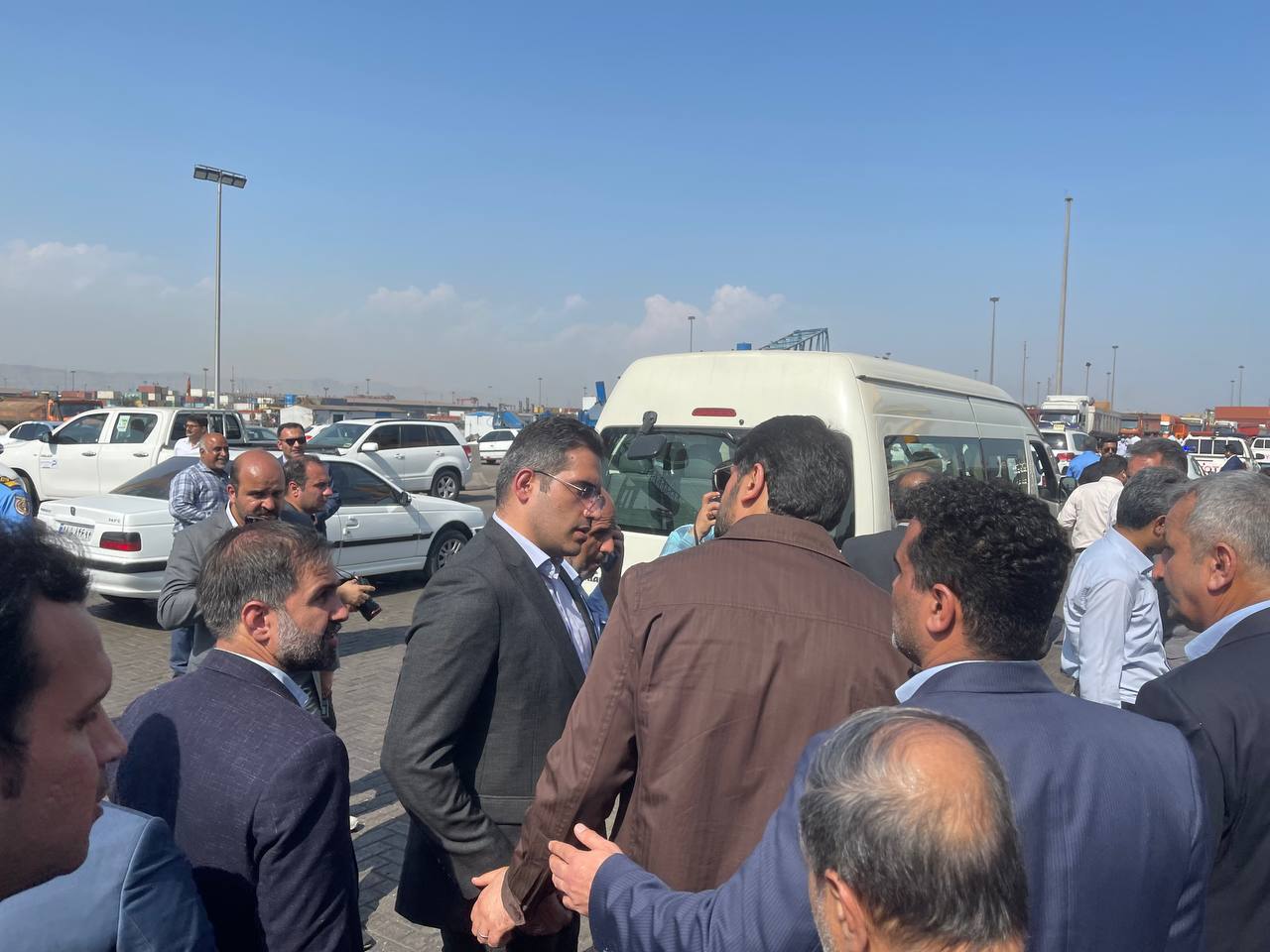 بذرپاش از بندر شهید رجایی، پروژه هیمکو و پروژه&zwnj;های در دست احداث بازدید کرد