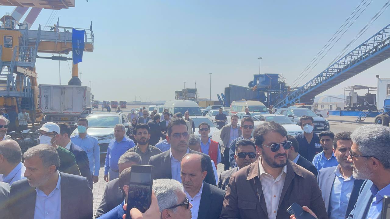 بذرپاش از بندر شهید رجایی، پروژه هیمکو و پروژه&zwnj;های در دست احداث بازدید کرد