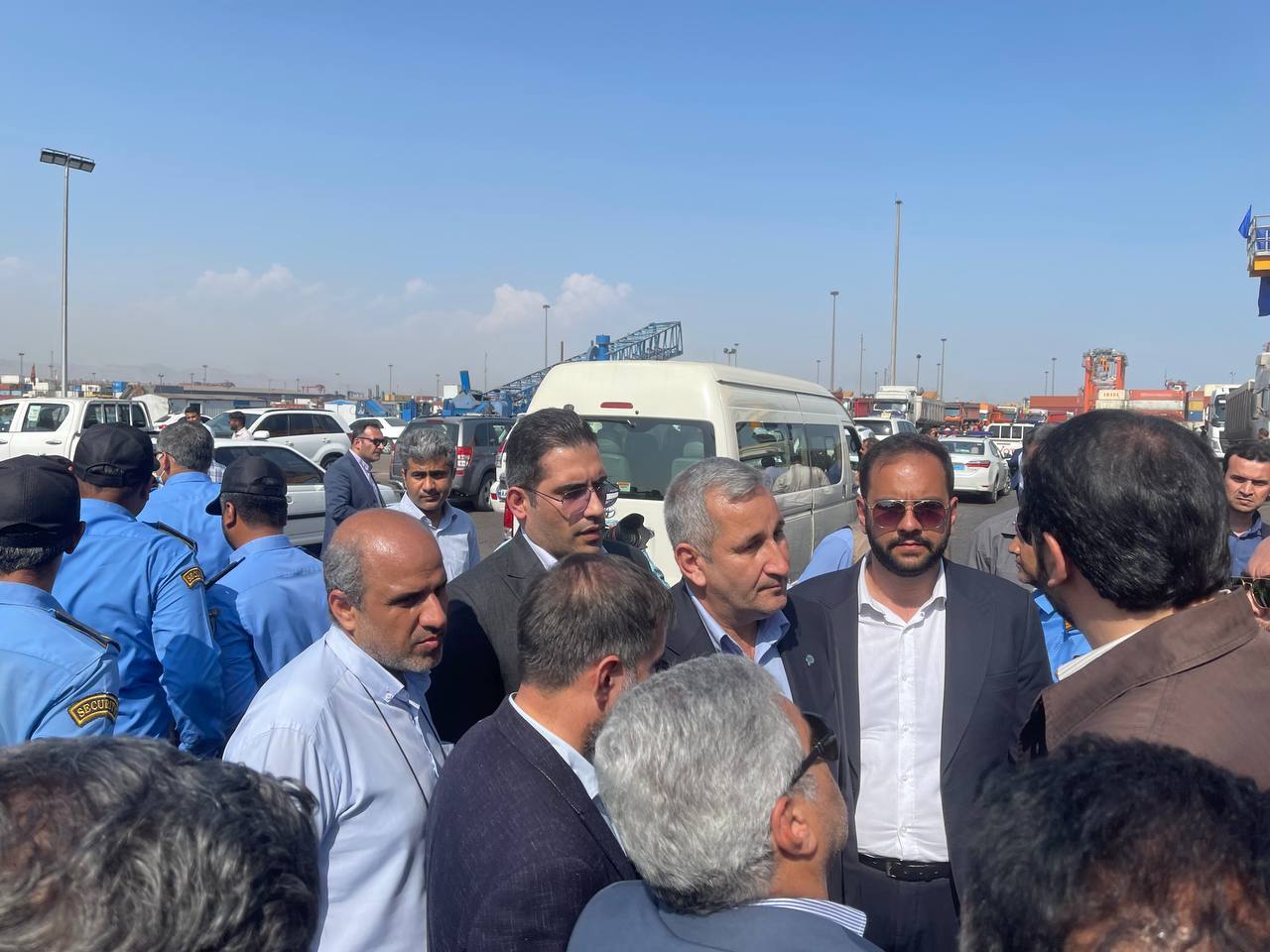 بذرپاش از بندر شهید رجایی، پروژه هیمکو و پروژه&zwnj;های در دست احداث بازدید کرد