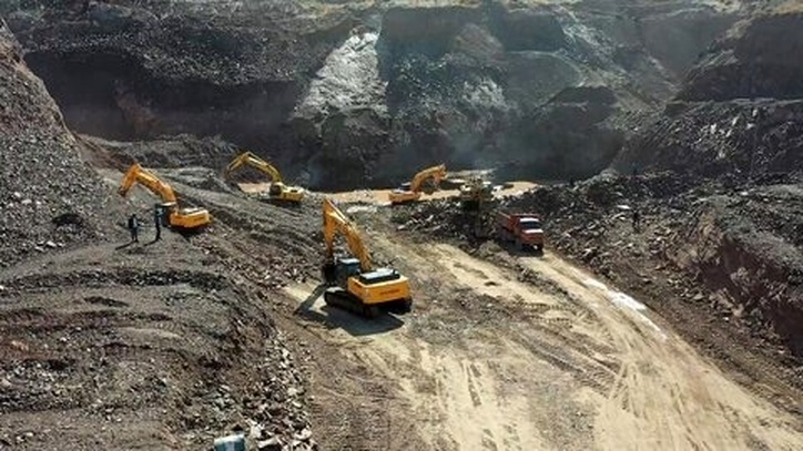 راه دسترسی به معادن شهرستان چگنی به طول شش کیلومتر آغاز شد