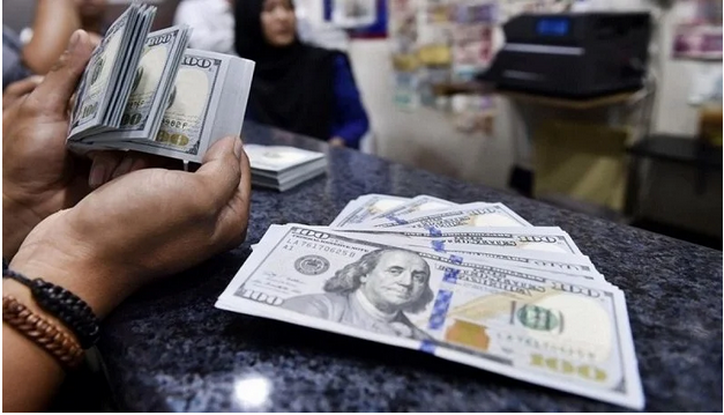 پیش بینی قیمت دلار ۲۳ اسفند ۱۴۰۱ / تعادل به بازار دلار باز می‌گردد؟