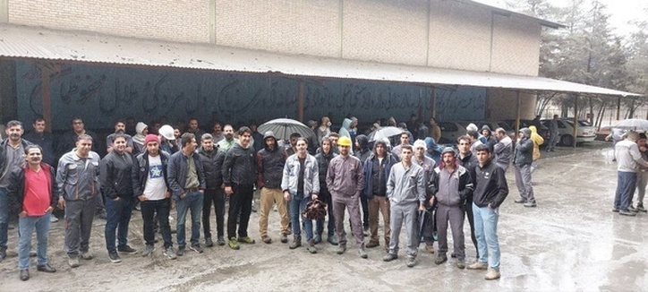 کارگران سیمان ایلام خواستار تحقق مطالبات خود شدند