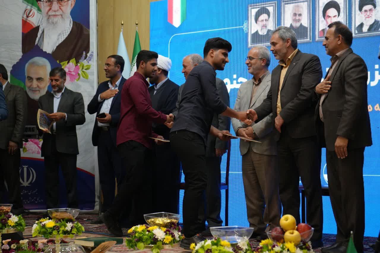 جشن بزرگ آینده سازان جنوب استان کرمان برگزار گردید جشن بزرگ آینده سازان جنوب استان کرمان برگزار گردید