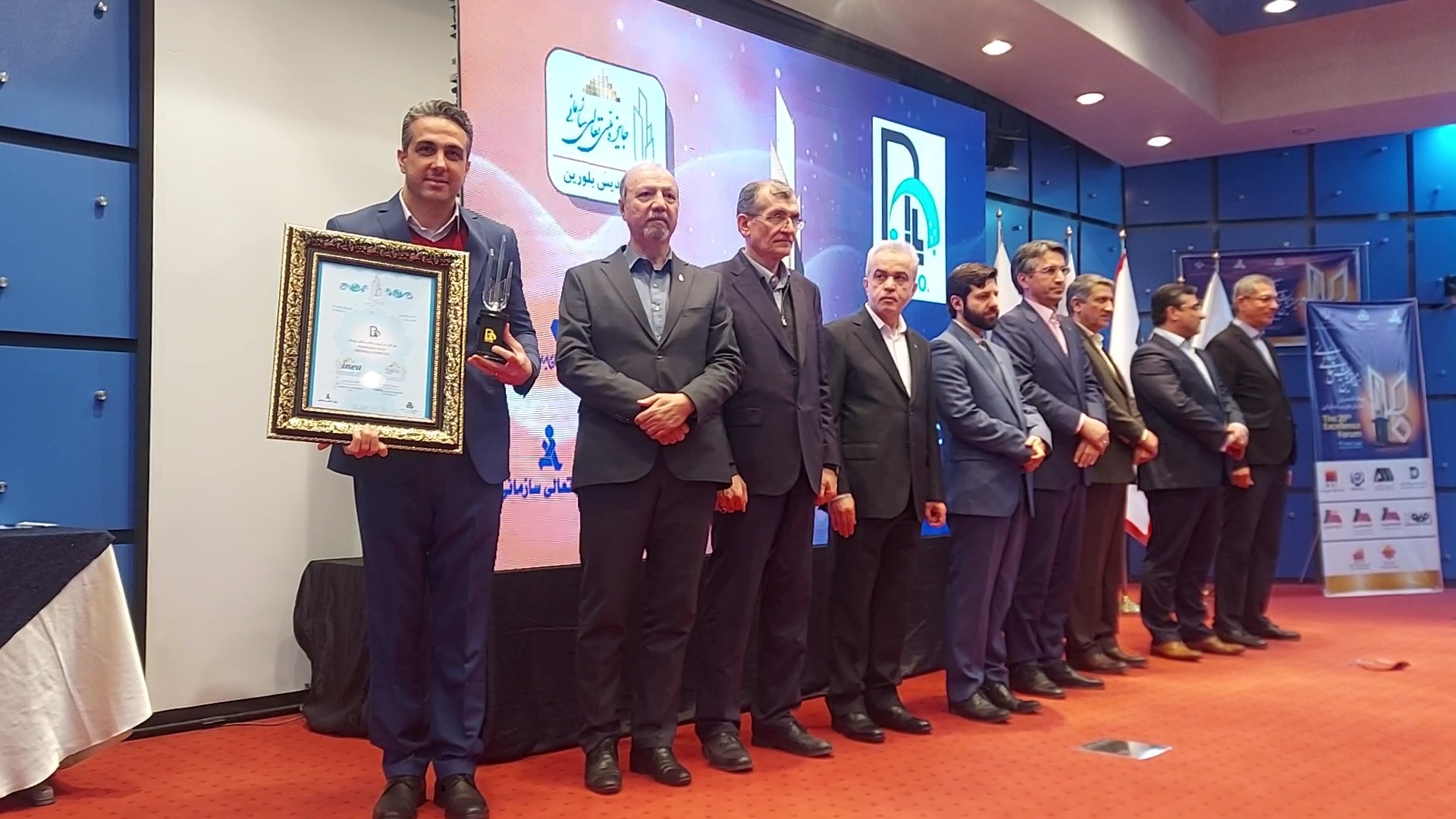 دریافت تندیس سیمین جایزه ملی تعالی سازمانی توسط میدکو دریافت تندیس سیمین جایزه ملی تعالی سازمانی توسط میدکو