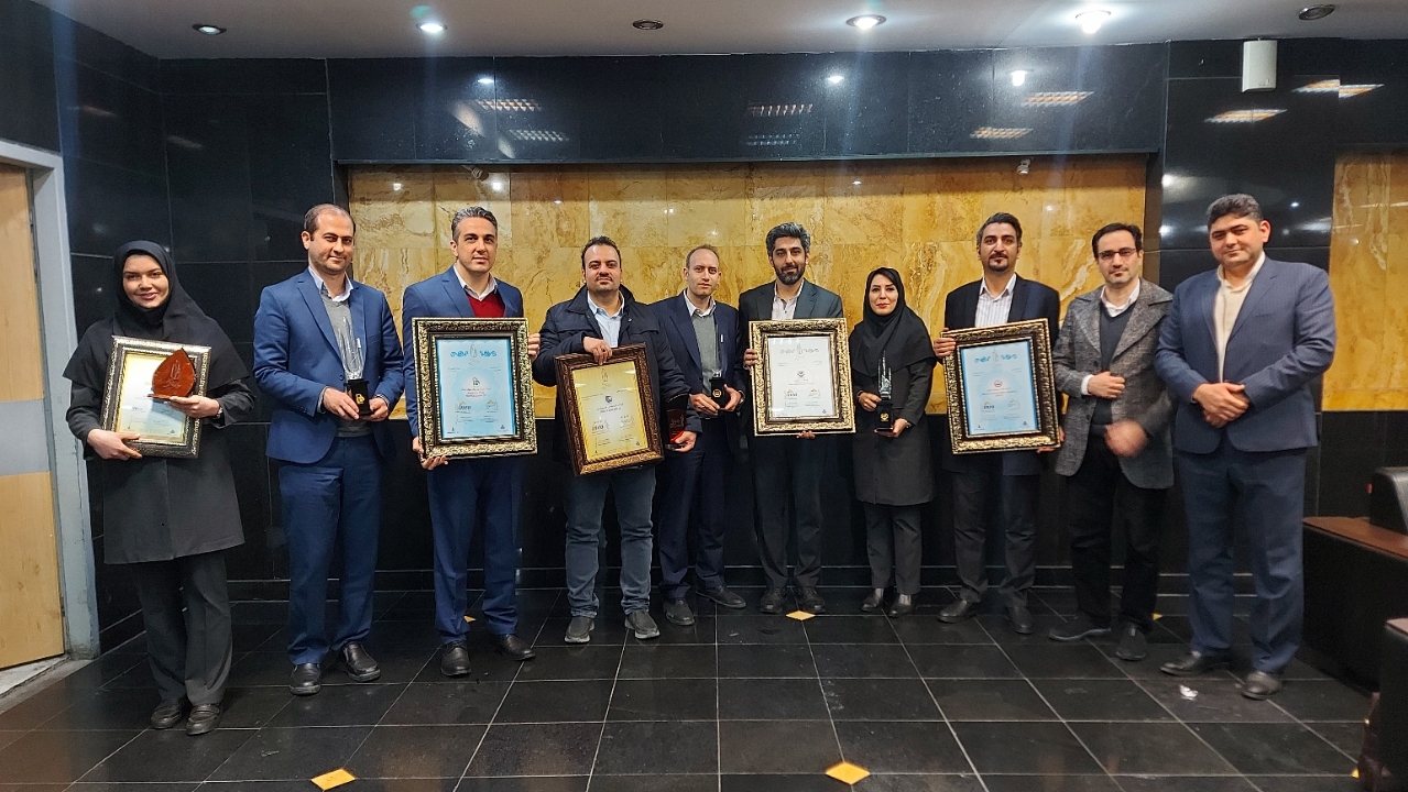 دریافت تندیس سیمین جایزه ملی تعالی سازمانی توسط میدکو دریافت تندیس سیمین جایزه ملی تعالی سازمانی توسط میدکو
