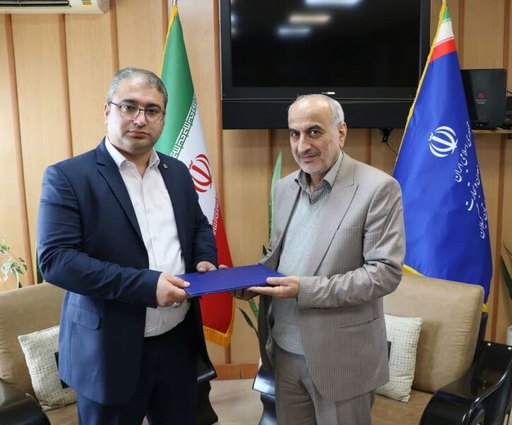 استاندار گیلان برای شرکت سیمان خزر لوح واحد برتر تحقیق و توسعه سال ۱۴۰۱ صادر کرد