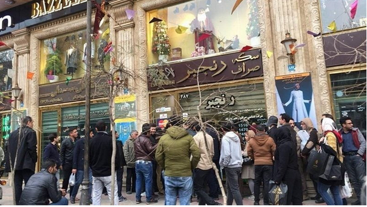 صرافی‌ها مجاز به خرید و فروش توافقی ارز شدند
