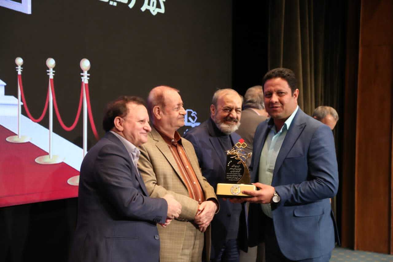 روابط عمومی و امور بین الملل گهرزمین موفق به کسب تندیس زرین سرآمدی روابط عمومی کشور شد روابط عمومی و امور بین الملل گهرزمین موفق به کسب تندیس زرین سرآمدی روابط عمومی کشور شد