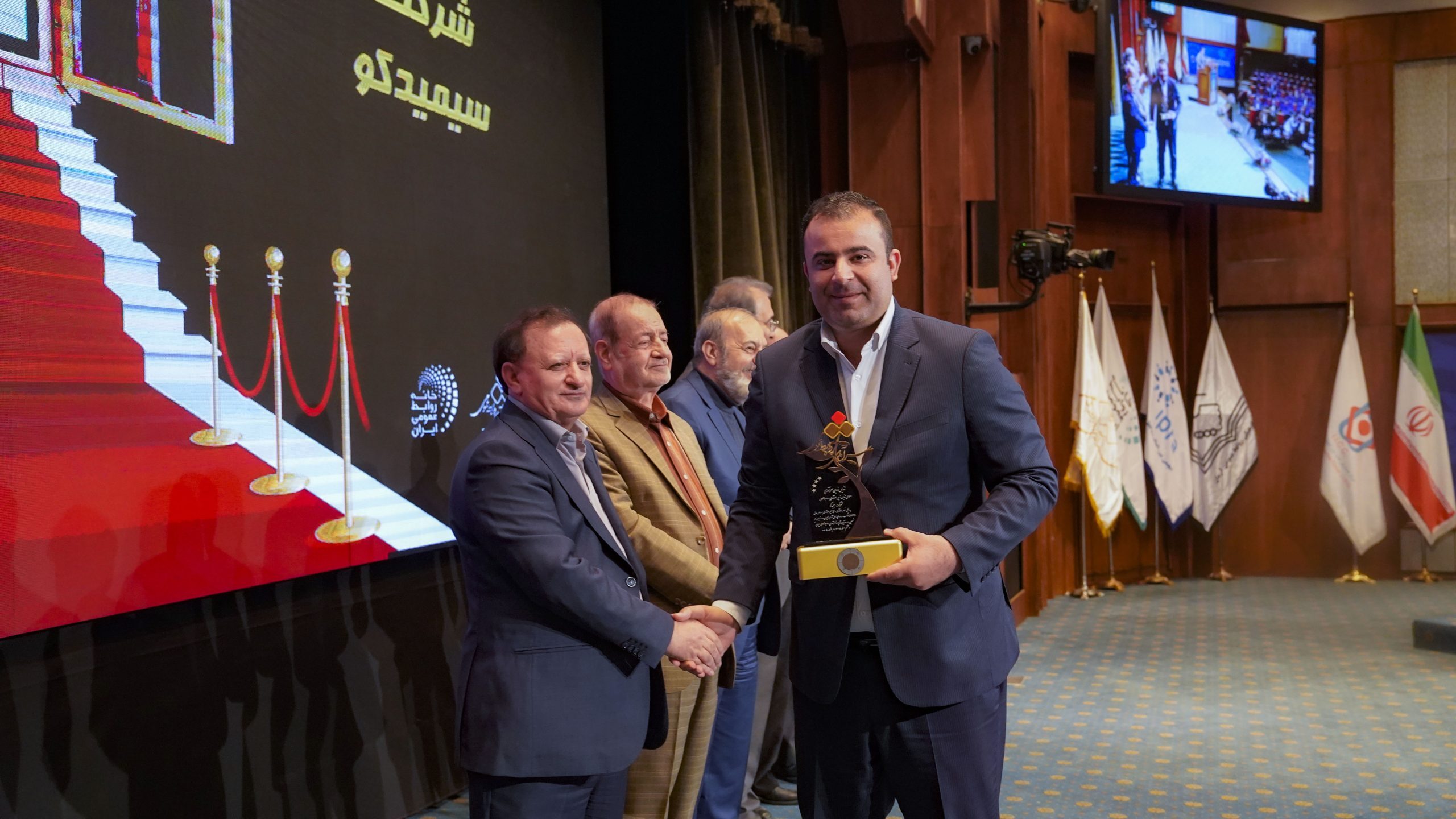 سیمیدکو تندیس زرین تعالی و سرآمدی روابط عمومی ایران را دریافت کرد