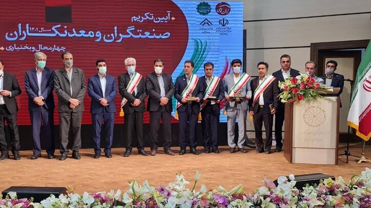 شرکت ورق خودرو چهارمحال و بختیاری لوح تقدیر و تندیس رکورد دار تولید و فعال در حوزه مسوولیت اجتماعی را دریافت نمود