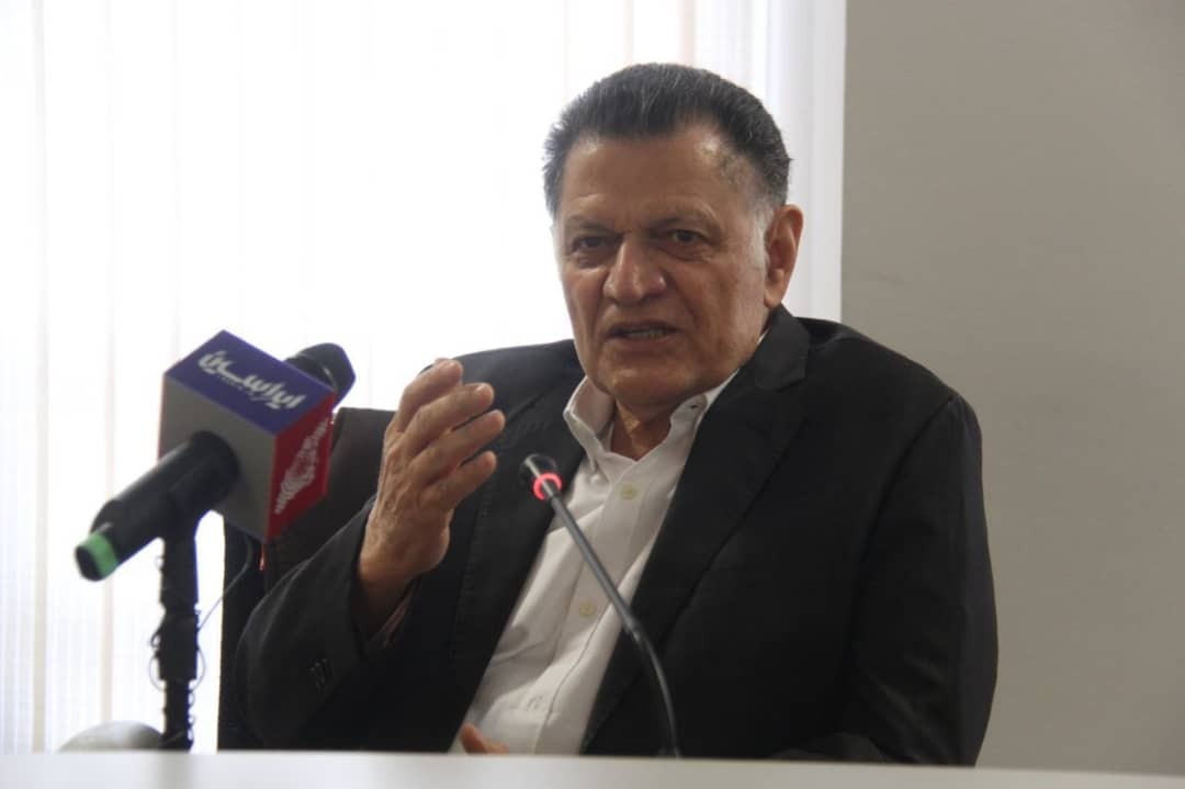 مشکل ما در خصوصیسازی مالکیت نیست، مدیریت است/ بهجای خط دادن به صنایع بزرگ از آنها خط بگیریم مشکل ما در خصوصیسازی مالکیت نیست، مدیریت است/ بهجای خط دادن به صنایع بزرگ از آنها خط بگیریم