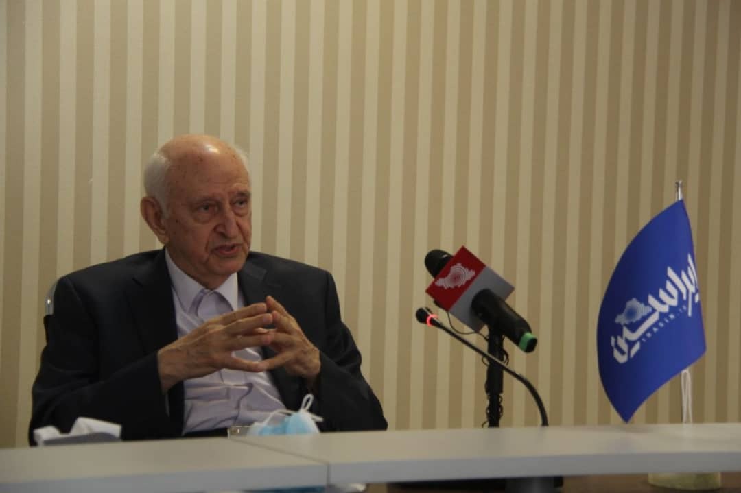 مشکل ما در خصوصیسازی مالکیت نیست، مدیریت است/ بهجای خط دادن به صنایع بزرگ از آنها خط بگیریم مشکل ما در خصوصیسازی مالکیت نیست، مدیریت است/ بهجای خط دادن به صنایع بزرگ از آنها خط بگیریم