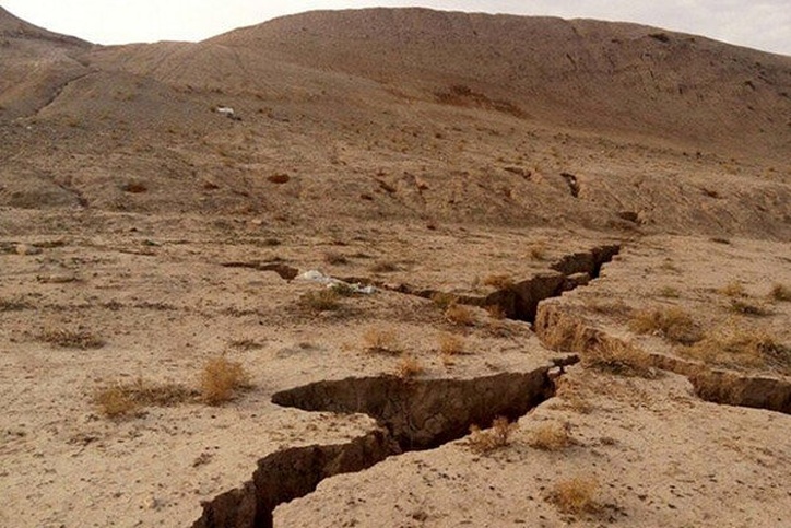 برخی از مناطق دشت اراک حداکثر ۱۶.۸ سانتیمتر در سال فرونشست دارد/ خطوط سراسری انتقال نفت از منطقه فرونشست‌ها عبور می‌کند