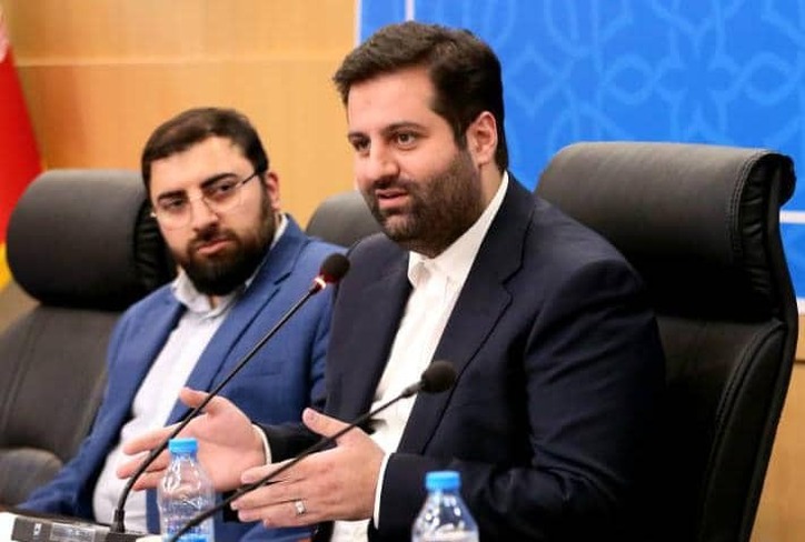 نقش فعالان عرصه ارتباطات و روابط عمومی به عنوان رهبران میانی تحول‌گرا برای تبیین حقایق و حرکت به سوی آرمان‌های مورد نظر در گام دوم انقلاب