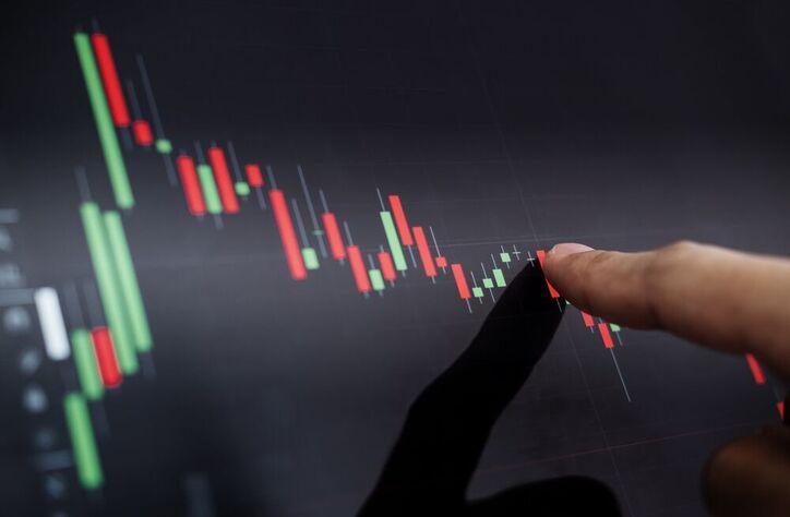 کاهش ارزش بازار سهام چین و وال‌استریت