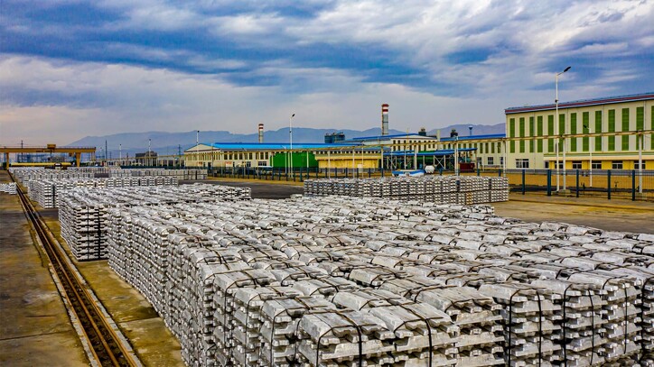 در ششمین اجلاس سراسری رضایتمندی مشتری با رویکرد نقش مدیران اقتصادی در تولید، دانش‌بنیان و اشتغال آفرینی از «مجتمع صنایع آلومینیوم جنوب» تجلیل شد