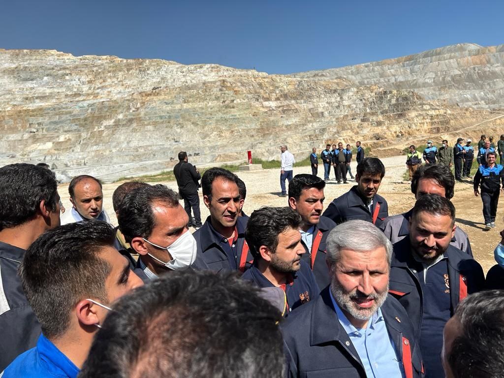 رییسجمهور از مجتمع مس سونگون بازدید کرد رییسجمهور از مجتمع مس سونگون بازدید کرد