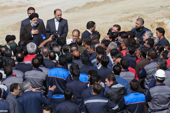 دیدار صمیمی رییس‌ جمهور با کارگران مجتمع مس سونگون/ افزایش تولید کنسانتره مس در ورزقان کلید خورد