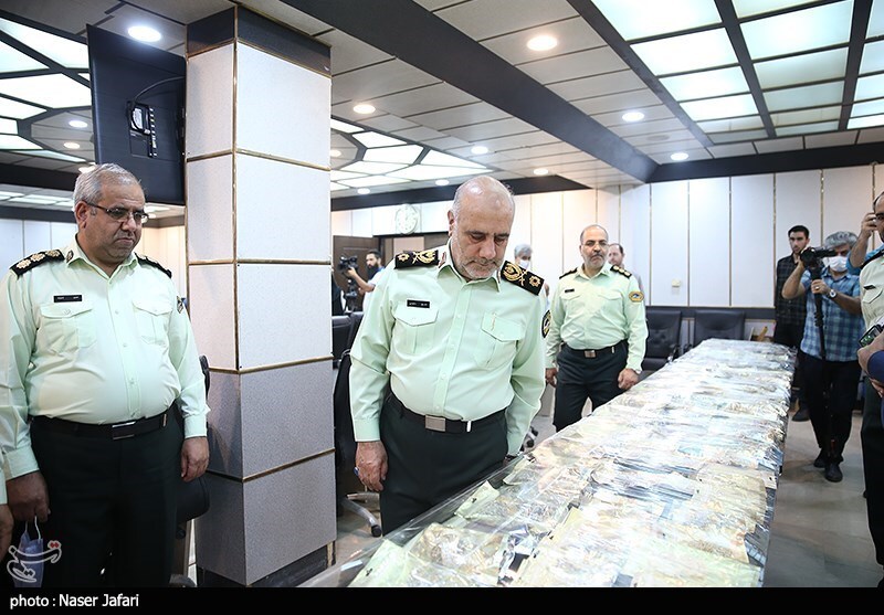 ۱۳ سارق صندوق امانات بانک ملی دستگیر شدند/ بازداشت برخی سارقان در ترکیه/ اکثر اموال صندوقها بازگردانده شد + فیلم و عکس ۱۳ سارق صندوق امانات بانک ملی دستگیر شدند/ بازداشت برخی سارقان در ترکیه/ اکثر اموال صندوقها بازگردانده شد + فیلم و عکس