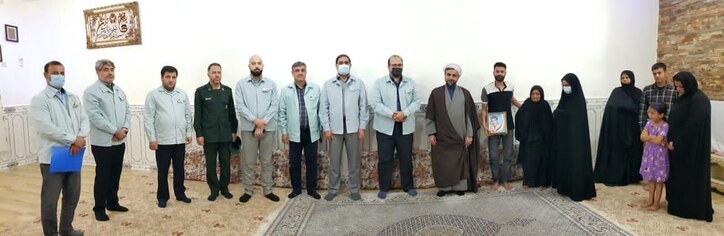 دیدار مدیرعامل شرکت فولاد خوزستان با خانواده شهیدان باوی و درخت