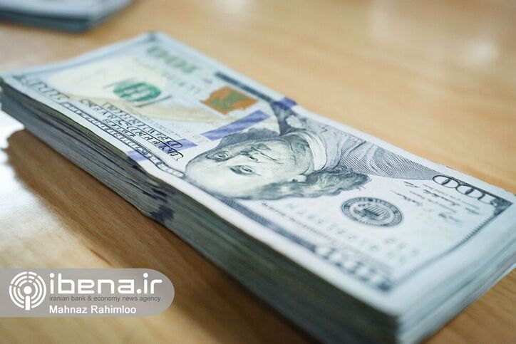 تداوم شیب منفی قیمت ارز در روز‌های آینده/ تنظیم بازار ارز بدون استفاده از ذخایر ارزی بانک مرکزی
