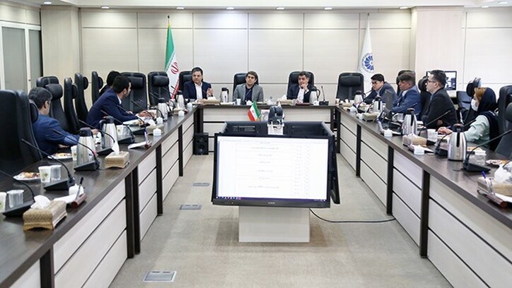 تشکل‌های معدنی و پتروشیمی در تهیه فهرست مواد خام مشمول مالیات صادرات مشارکت کنند