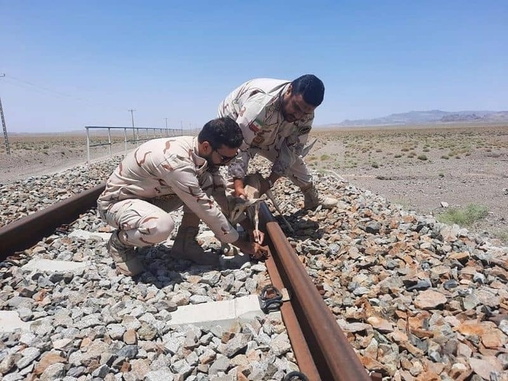 نجات یک بچه آهو توسط مرزداران هنگ تایباد