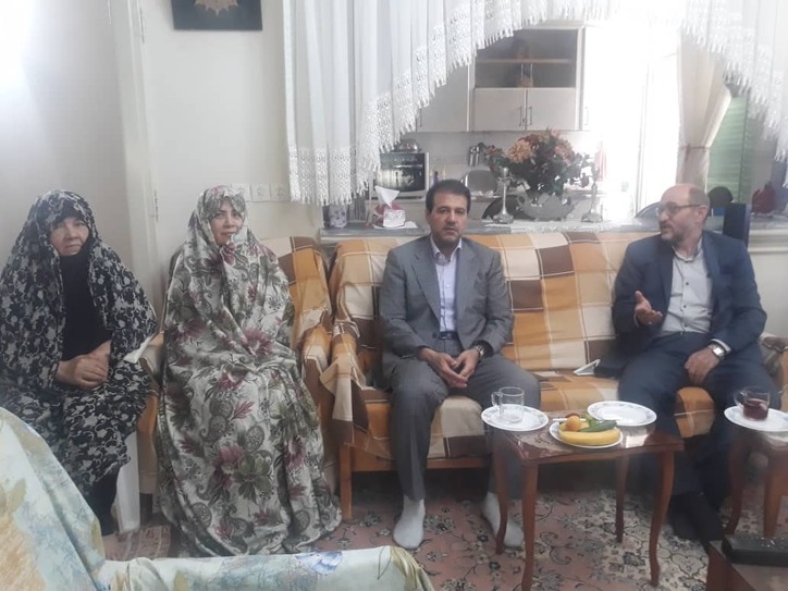 دیدار مشاور وزیر صمت در امور ایثارگران با خانواده شهید معظم اکبر رمضی جونوش
