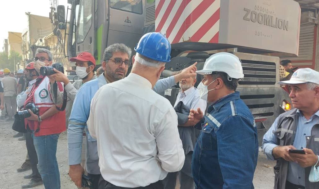 کارکنان و امکانات گروه فولاد خوزستان تا پایان امدادرسانی در محل حادثه متروپل آبادان باقی میمانند کارکنان و امکانات گروه فولاد خوزستان تا پایان امدادرسانی در محل حادثه متروپل آبادان باقی میمانند