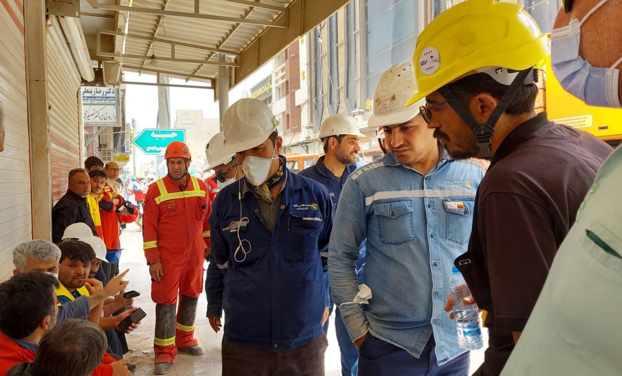 فولاد خوزستان پا به پای امدادگران در آواربرداری و کمکرسانی فولاد خوزستان پا به پای امدادگران در آواربرداری و کمکرسانی