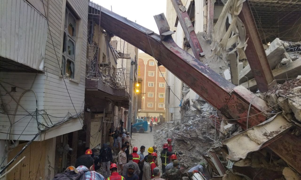 فولاد خوزستان پا به پای امدادگران در آواربرداری و کمکرسانی فولاد خوزستان پا به پای امدادگران در آواربرداری و کمکرسانی