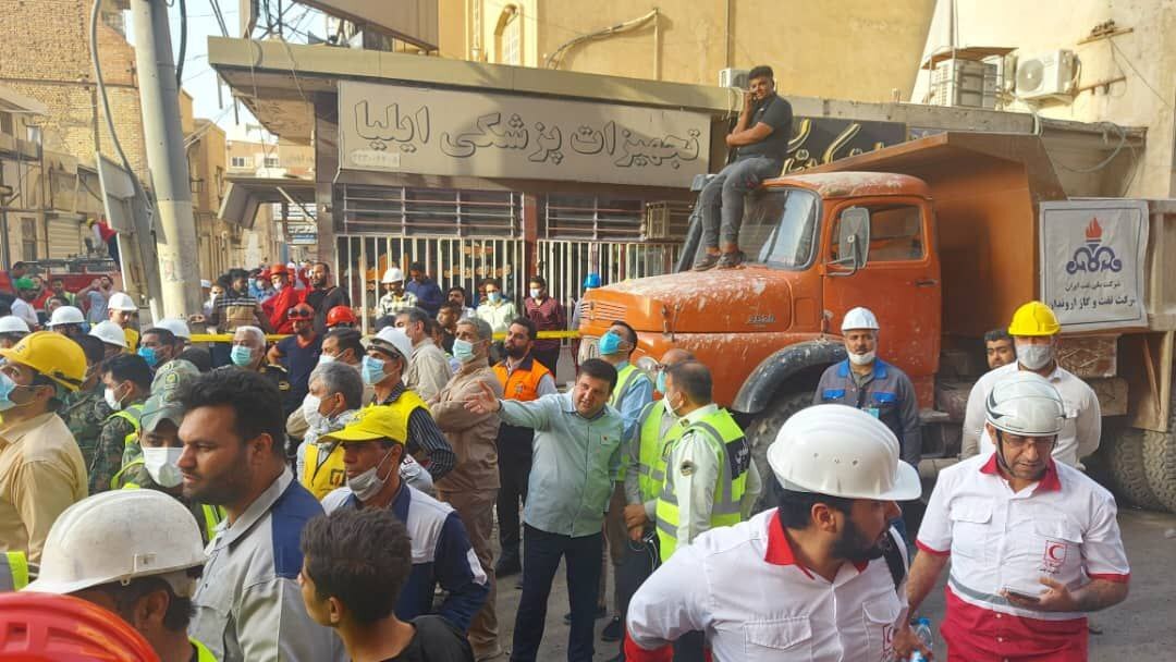 گروه فولاد خوزستان از ساعات اولیه ریزش ساختمان متروپل آبادان با امکانات کامل در محل حادثه حضور مستمر دارد گروه فولاد خوزستان از ساعات اولیه ریزش ساختمان متروپل آبادان با امکانات کامل در محل حادثه حضور مستمر دارد