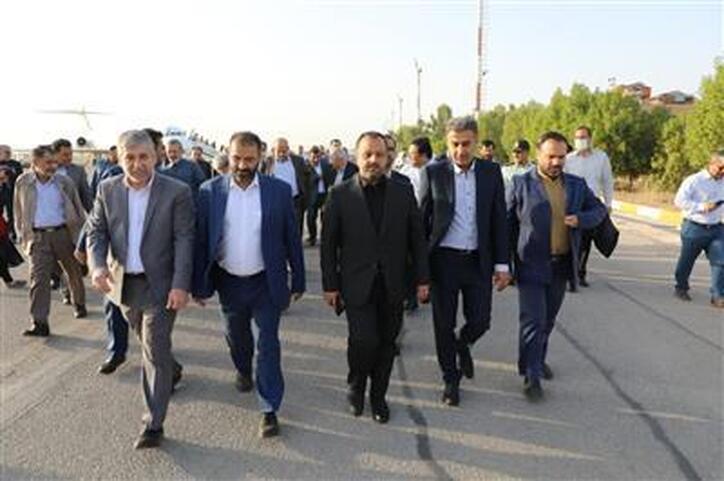 دقایقی قبل وزیر اقتصاد وارد خوزستان شد