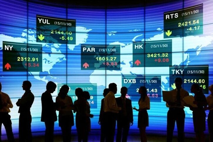 سقوط بهای معاملات آتی وال استریت، ارزش ثابت دلار و کاهش قیمت نفت