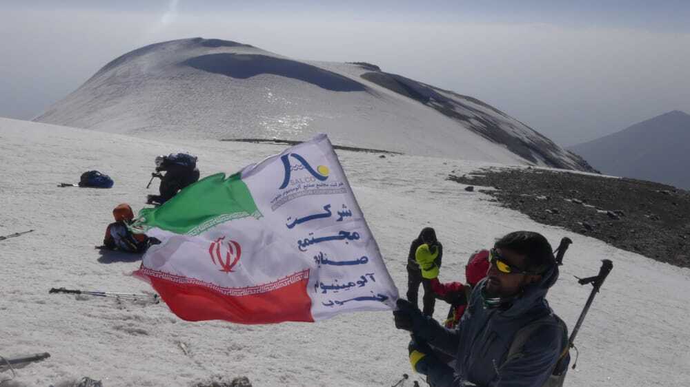 اهتراز پرچم ایران و سالکو بر فراز قله ۵۱۳۷ متری آرارات ترکیه اهتراز پرچم ایران و سالکو بر فراز قله ۵۱۳۷ متری آرارات ترکیه