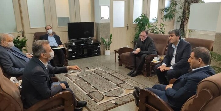 تاکید فرماندار مشهد بر رفع مشکلات کارگران کارخانه سیمان شرق