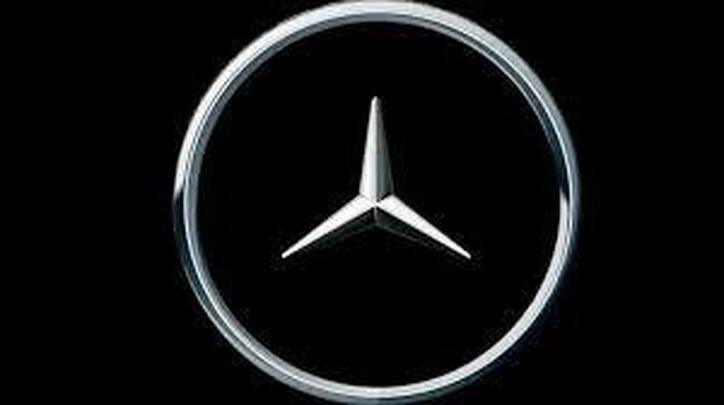چرخ فروش مرسدس در چین کم‌باد شد