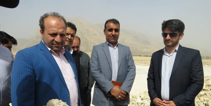 پیگیر مشکلات کارخانه کربنات استرانسیوم و سلستین بهمئی هستیم