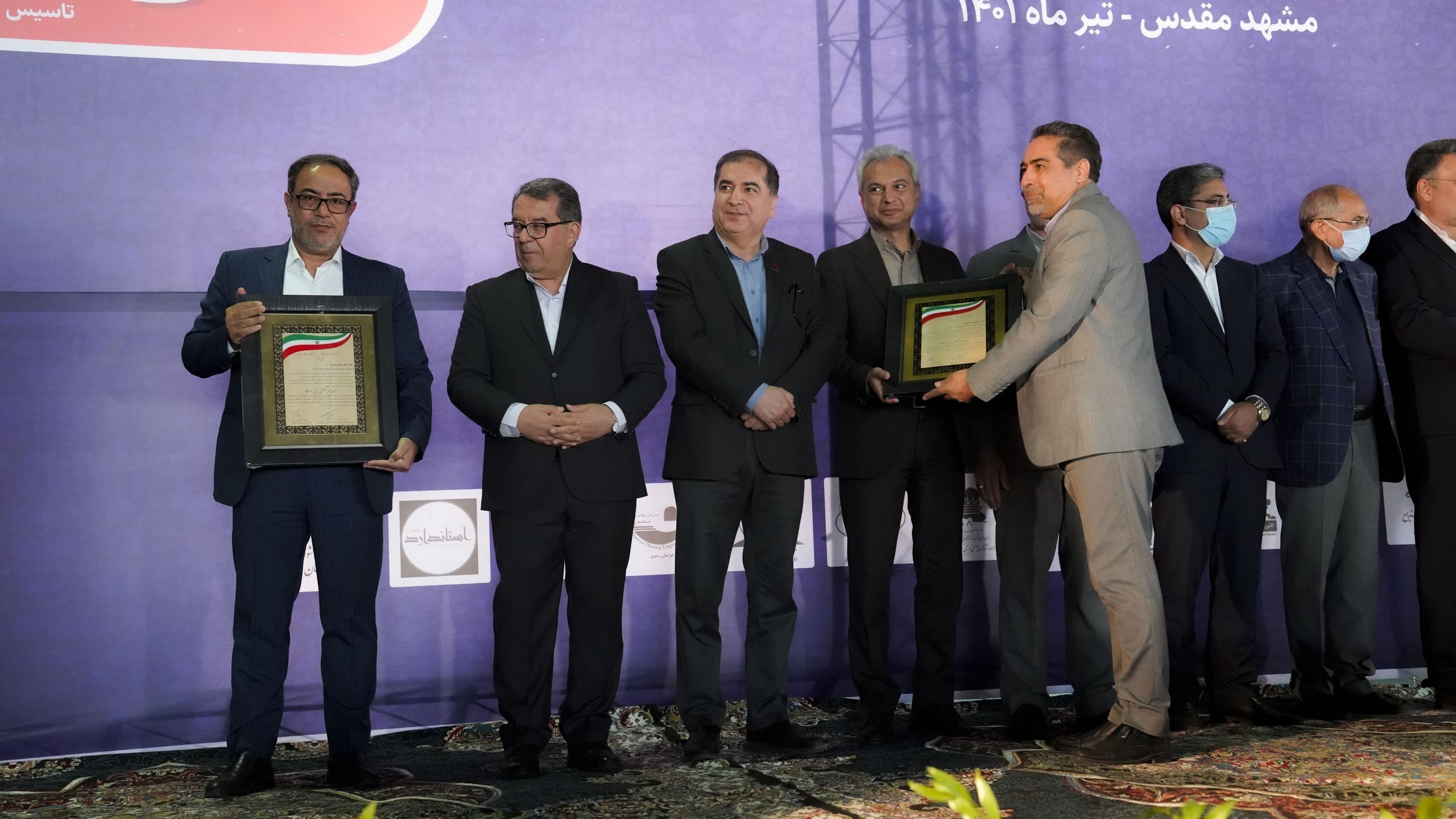 مدیرعامل ذوب آهن اصفهان مدال زرین مدیر حامی روابط عمومی را دریافت نمود مدیرعامل ذوب آهن اصفهان مدال زرین مدیر حامی روابط عمومی را دریافت نمود