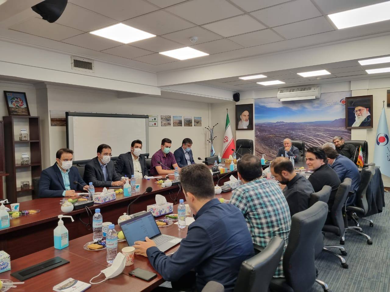 جلسه توسعه بومی سازی و ساخت داخل در صنایع معدنی جلسه توسعه بومی سازی و ساخت داخل در صنایع معدنی