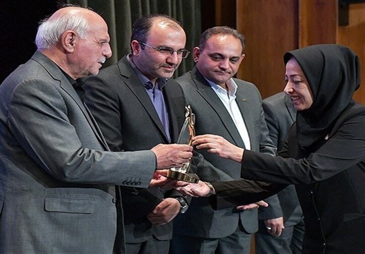کسب رتبه نخست در 