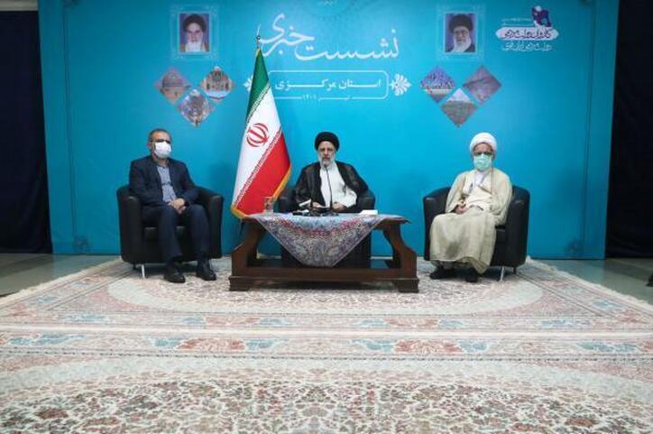 خداحافظی کارگران هپکو از رئیس جمهور با شعار «رئیسی دوستت داریم» / افتتاح بزرگترین کارخانه تولید پنل خورشیدی کشور در استان مرکزی