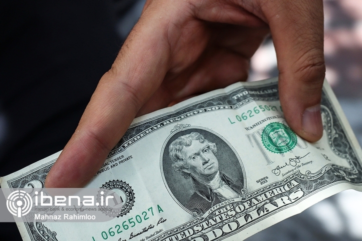 کاهش ۱۵۰۰ تومانی قیمت دلار/ پیش‌بینی روند بازار ارز در روز‌های آینده