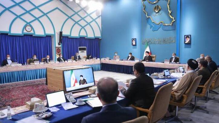 ماموریت به وزارت تعاون برای تدوین آیین نامه شیوه هزینه‌کرد ردیف مسوولیت اجتماعی در شرکتهای دولتی/ ضرورت ساماندهی وضع شرکت‌های دولتی و اصلاح شیوه انتصابات در هیات مدیره شرکت‌ها/ شرکت‌های دولتی نمی‌توانند به بهانه انجام مسوولیت‌های خود بدون ضابطه پرداخت‌های هنگفت داشته باشند