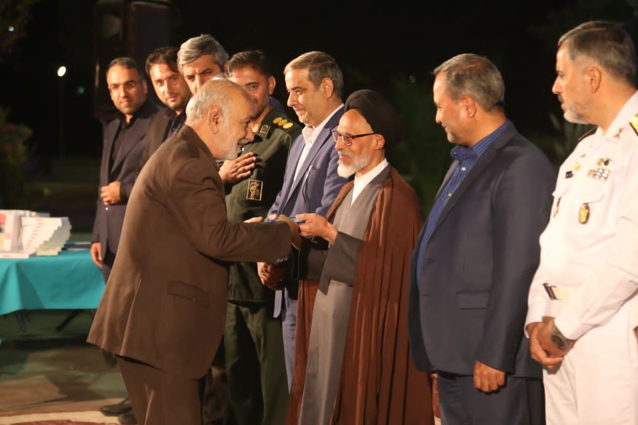 از آزادگان سرافراز سیرجانی تجلیل شد از آزادگان سرافراز سیرجانی تجلیل شد