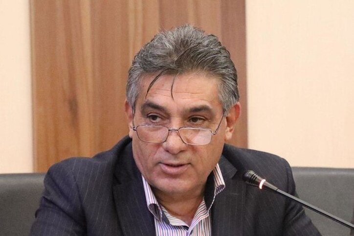فعالین اقتصادی در حال خدمت به کشور هستند