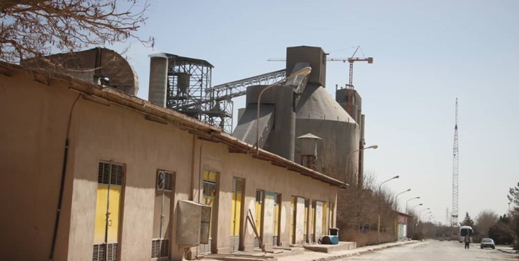 اختلاف سرمایه گذار و بانک عامل، ۱۷ سال کارخانه سیمان دهلران را زمین گیر کرد/ برای حل اختلافات به دنبال ریش سفید باشیم! اختلاف سرمایه گذار و بانک عامل، ۱۷ سال کارخانه سیمان دهلران را زمین گیر کرد/ برای حل اختلافات به دنبال ریش سفید باشیم!
