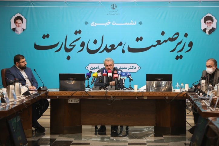 آغاز مزایده هزار و ۲۰۰ معدن از هفته آخر شهریور/ احیای ۴۵۰ واحد تولیدی تعطیل/ رشد ۲۷۹ درصدی تولید خودروی کامل در پنج ماهه ابتدایی امسال/ سفر ۳۵۰ فعال اقتصادی روسیه به تهران و افتتاح مرکز تجاری ایران در روسیه به‌زودی