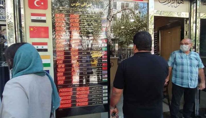 روند افزایشی قیمت دلار/ بازار ارز، یکشنبه ۲۰ شهریور ۱۴۰۱
