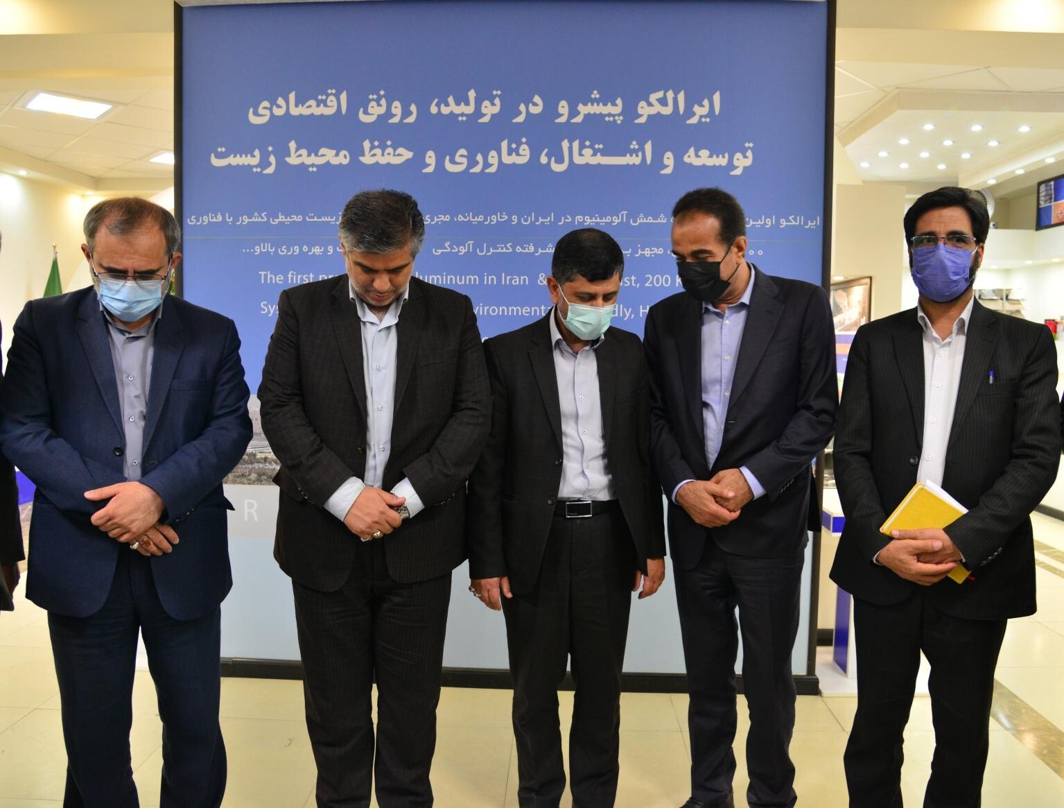 بازدید استاندار مرکزی از شرکتهای ایرالکو و کربن صنعت امیرکبیر/ استانداری برای پیشبرد برنامههای شرکت آلومینیوم ایران از هیچ مساعدتی دریغ نخواهد کرد/ از تمامی مدیران ذیربط میخواهیم که توافقات صورت گرفته در خصوص بهره برداری از شرکت کربن صنعت امیرکبیر هر چه سریعتر عملیاتی شود + گزارش تصویری بازدید استاندار مرکزی از شرکتهای ایرالکو و کربن صنعت امیرکبیر/ استانداری برای پیشبرد برنامههای شرکت آلومینیوم ایران از هیچ مساعدتی دریغ نخواهد کرد/ از تمامی مدیران ذیربط میخواهیم که توافقات صورت گرفته در خصوص بهره برداری از شرکت کربن صنعت امیرکبیر هر چه سریعتر عملیاتی شود + گزارش تصویری